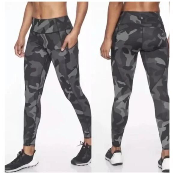 Athleta Camo Contender 7/8 Tights Black Grey Leggings Zip Pockets Size Medium - Picture 1 of 12